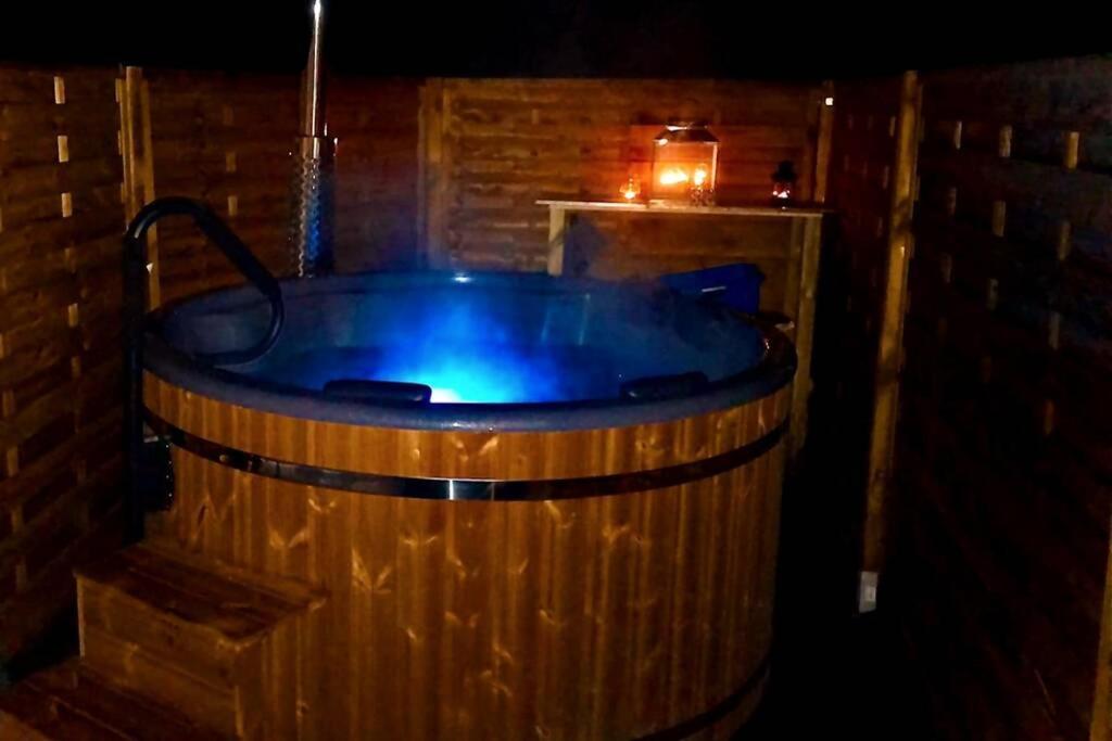 Ruhig Gelegene, Top Moderne Ferienwohnung - Hot Tub Und Sauna Gegen Aufpreis Neuhaus an Der Eger Kültér fotó