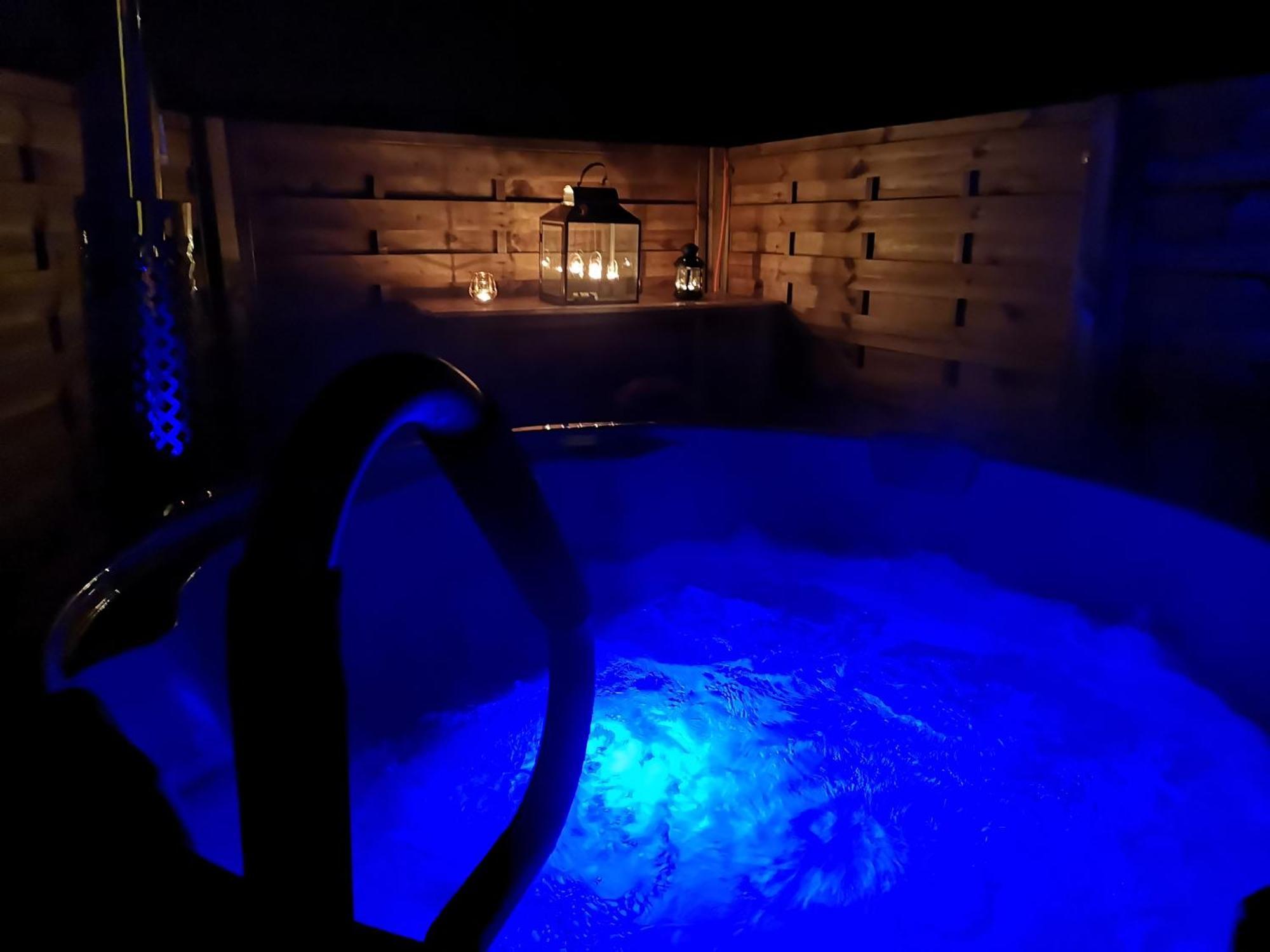 Ruhig Gelegene, Top Moderne Ferienwohnung - Hot Tub Und Sauna Gegen Aufpreis Neuhaus an Der Eger Kültér fotó